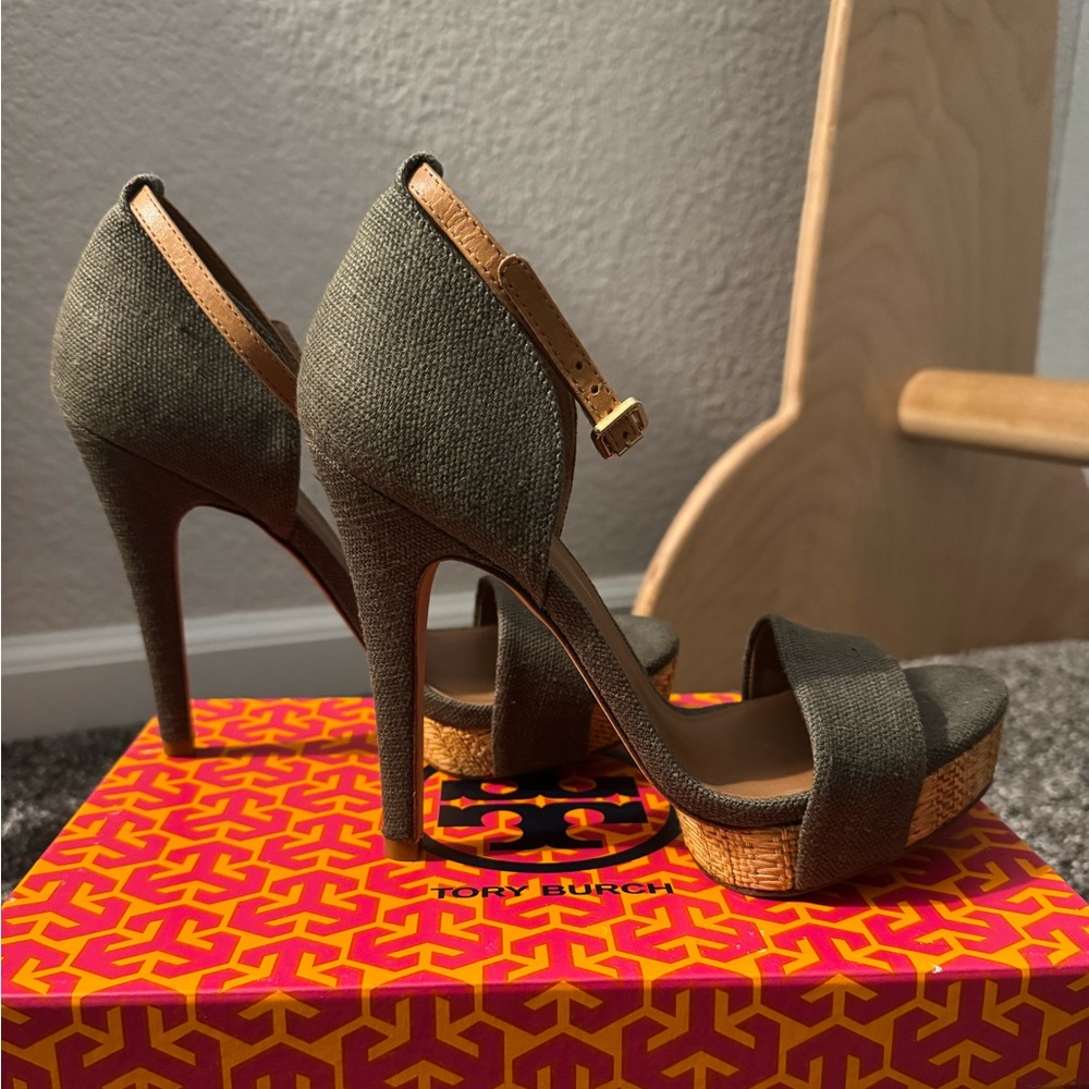 NIB Tory Burch Olive Green Cork Leather Canvas Sandals, Size 7